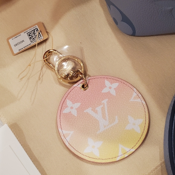 Louis Vuitton By The Pool Limited Edition Keyring/Bag Charm - Picture 8 of 14